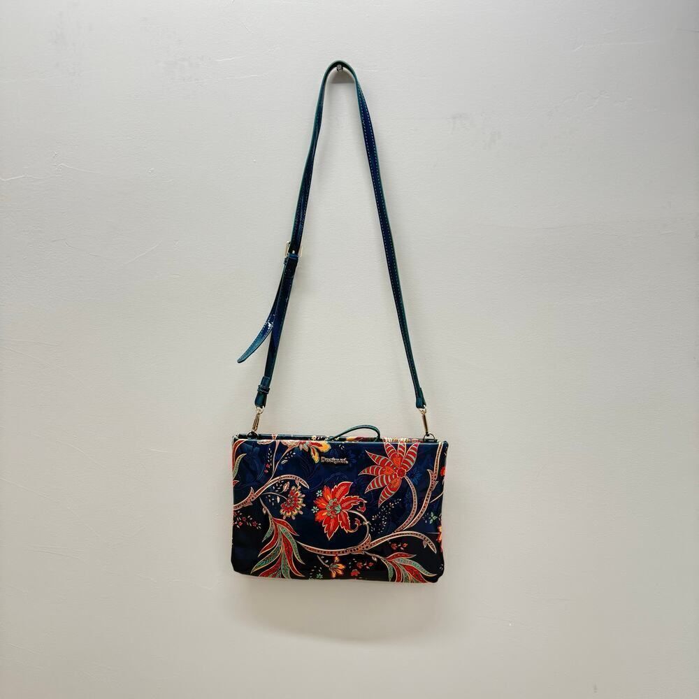 Desigual Discovery Macau wallet - Picture 8 of 13